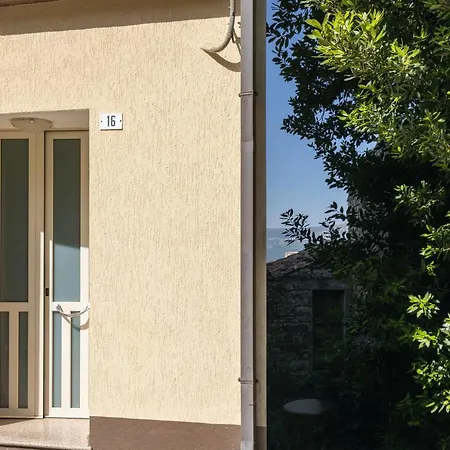 Apartment Mansarda Moro *